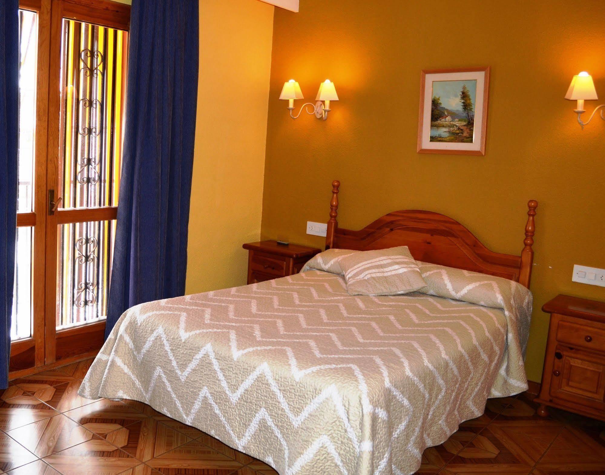 Hotel Suiza Bronchales Esterno foto