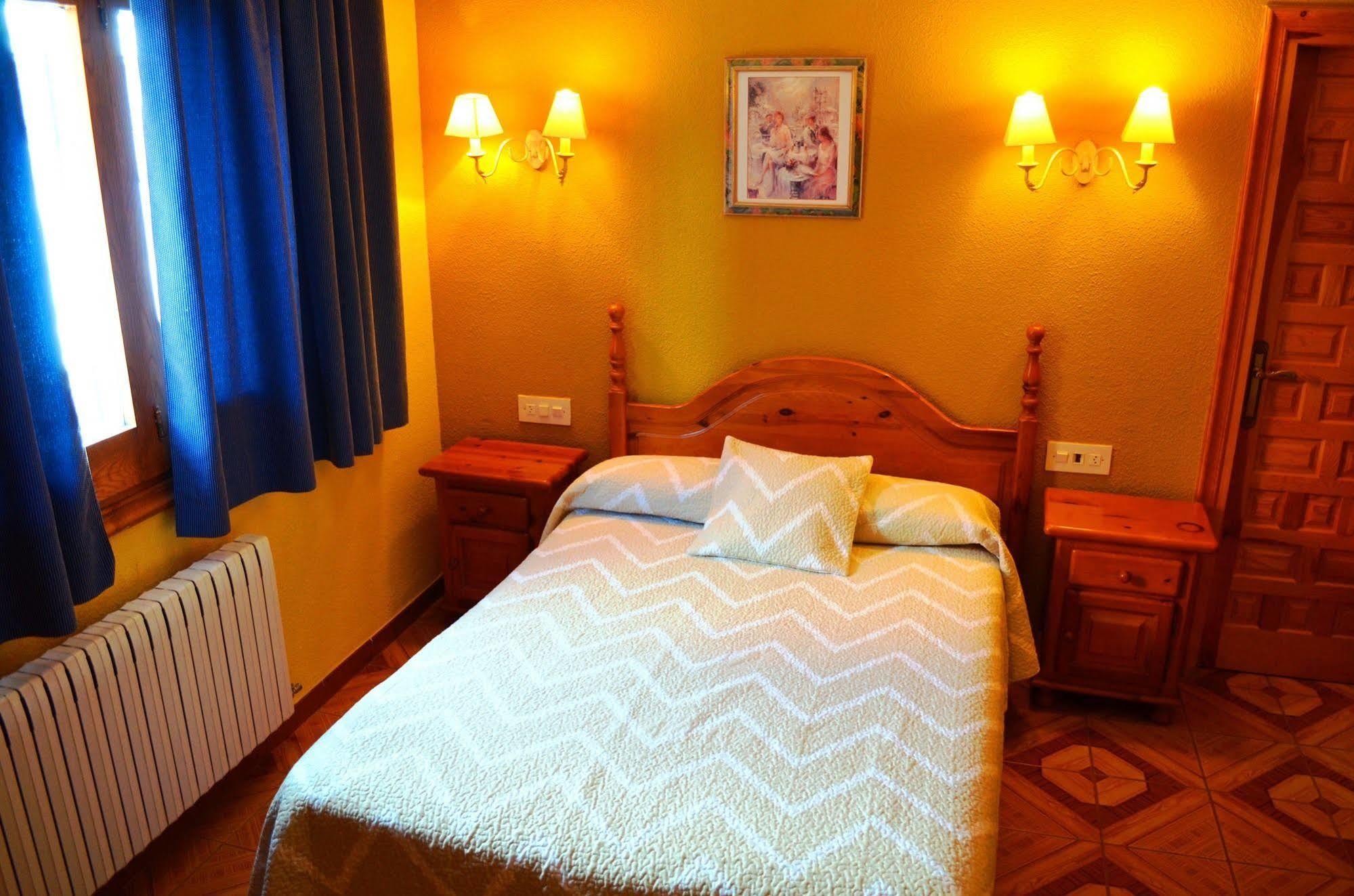 Hotel Suiza Bronchales Esterno foto